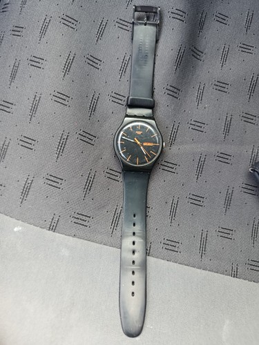 Swatch dark rebel suob704 - rebel,
